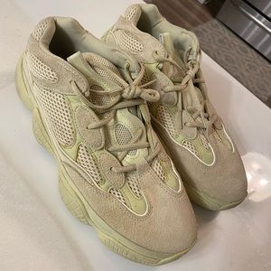 ADIDAS YEEZY SUPER MOON YELLOW SIZE 10.5